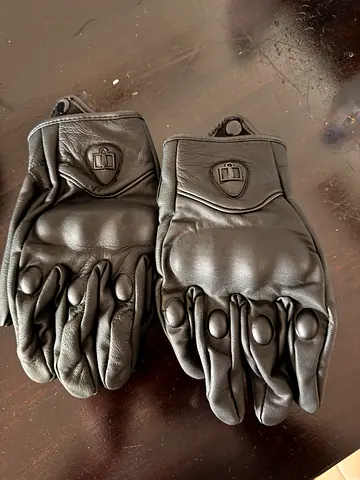 Genuine black leather gloves, lightly used - men’s size (see photos)