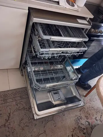 LG 3rack dishwasher true steam in Great condition