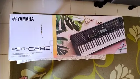 Yamaha PSR-E283 61-Key Portable Keyboard (Like New, Boxed)