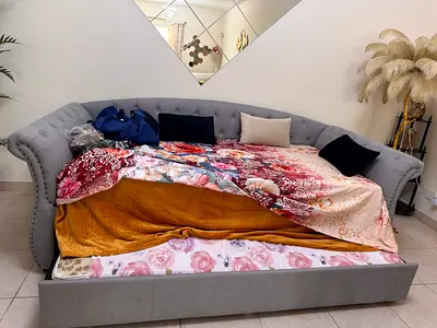Gray Tufted Long Sofa / Daybed in Good Condition