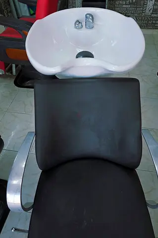 كرسي غسيل شعر بحاله ممتازة