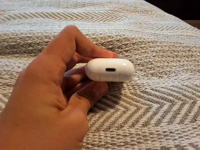 Airpods 2nd generation (left earbuds not working) for sale!