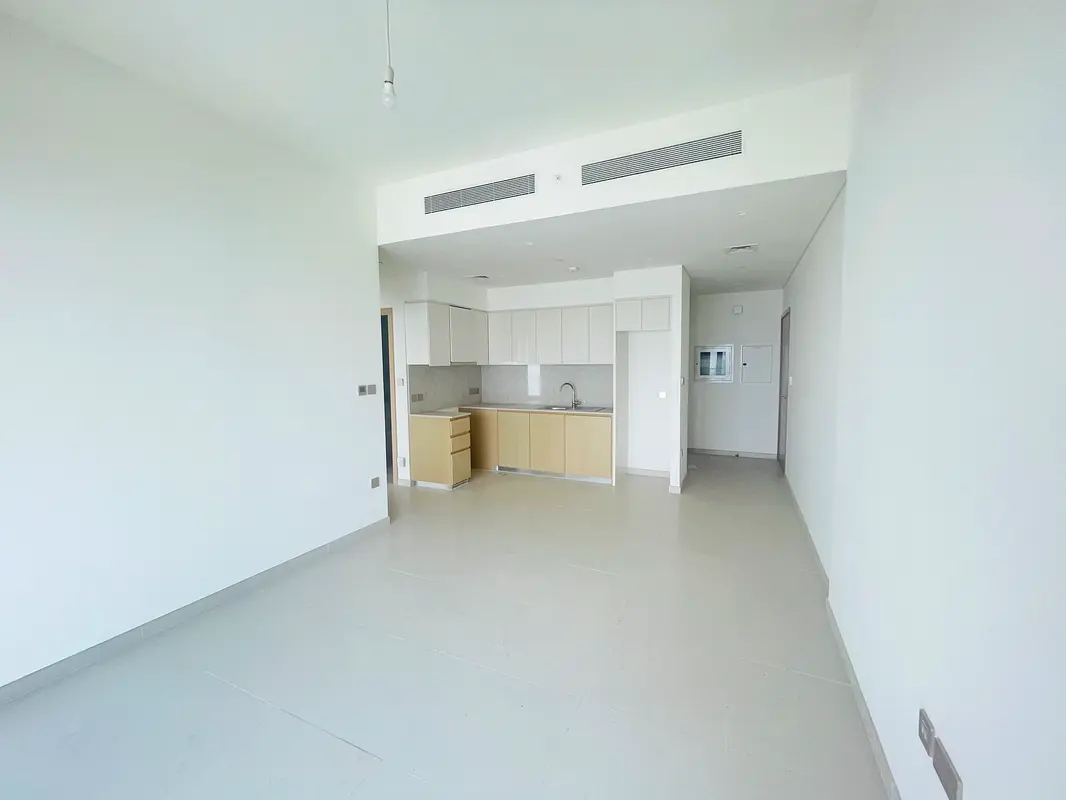 Spacious 1BR | Downtown Views | High Floor