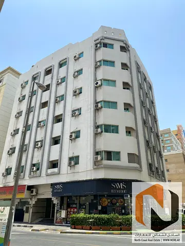 للبيع بناية سكنية  تجارية في حي القاسمية G+6 وعليها مدخول 10%