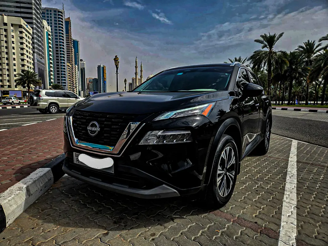 Nissan Rogue 2023 — photo 1 of 10