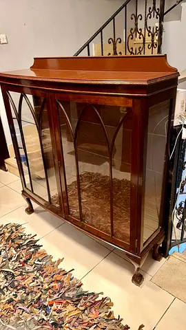 Antique-style Wooden Display Cabinet / China Hutch - Good Condition