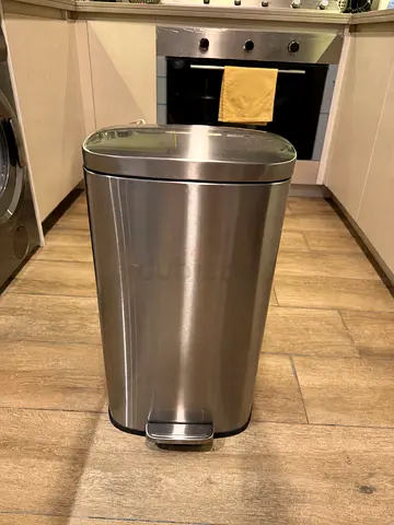 Stainless Steel Step Trash Bin - 30L (Good Condition)