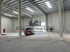 A corner warehouse of 7515 feet, suitable for all industrial and storage activities.