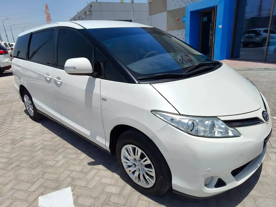 Toyota Previa 2018 — photo 1 of 19