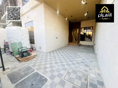 Townhouse - Prime Location - Fees Included - 3 Floors - Excellent Price