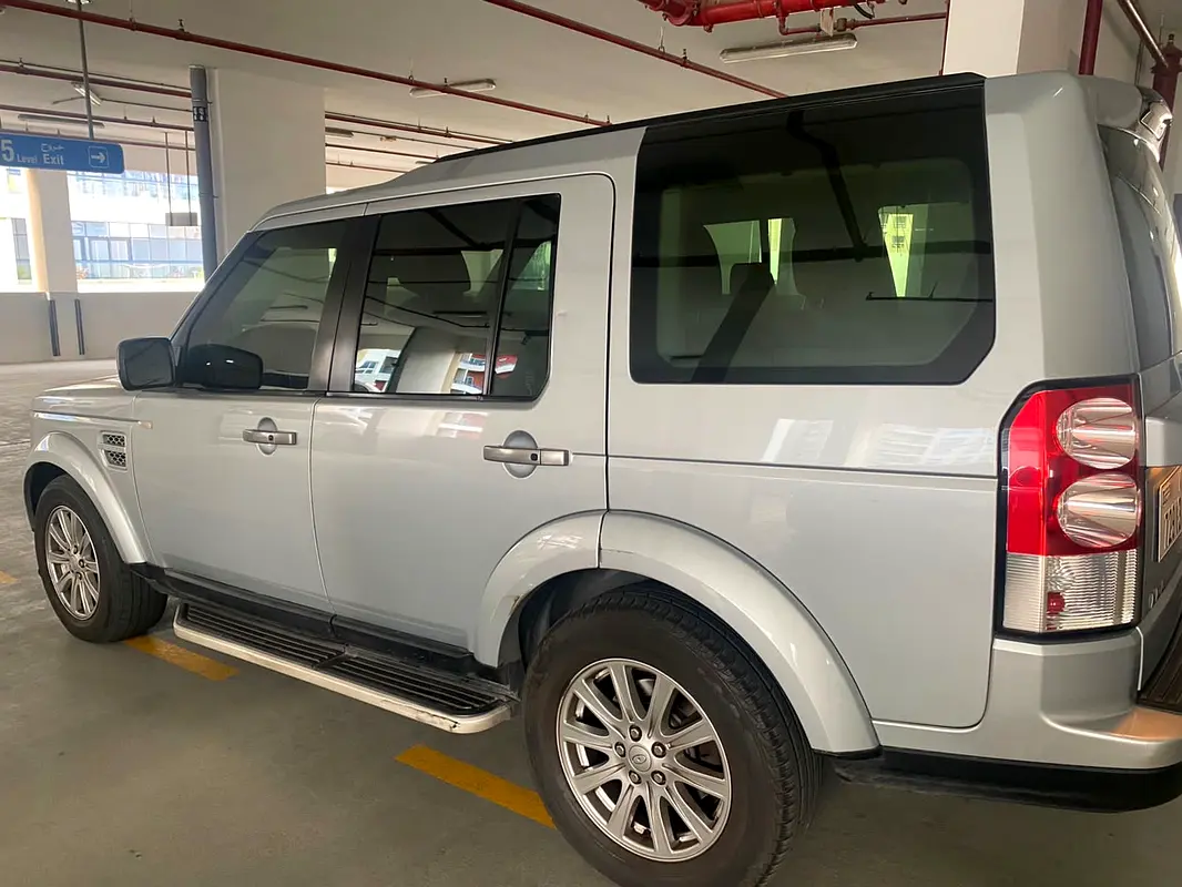 Land Rover LR4 2010 — photo 1 of 9