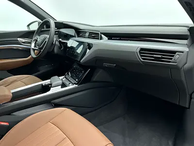 صورة 9 لـ 2024 AUDI Q8 E-TRON