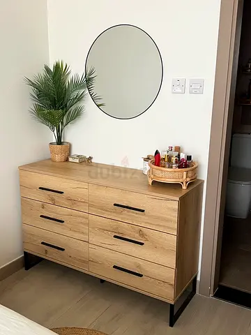 Chest of drawers