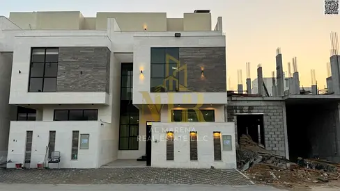 Freehold villas for all nationalities, two floors and a rooftop, including registration and ownership fees. Excellent location close to all services,