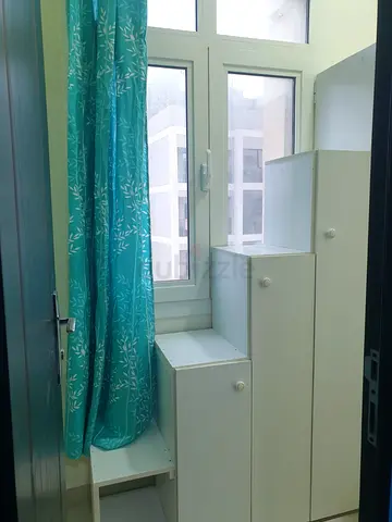 Loft Window Couple/Single Partition- Abubaker Metro 3 min- Non Smoking/ Daily cleaning provided