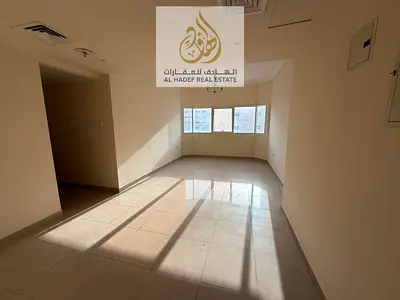 للإيجار في الشارقة – النهدة | شقة غرفتين وصالة بانوراما بالكامل | أول مخرج إلى دبي مباشرة | خزائن بالحائط + 2 حمام | السعر 47 ألف سنويًا | الدفع على 4