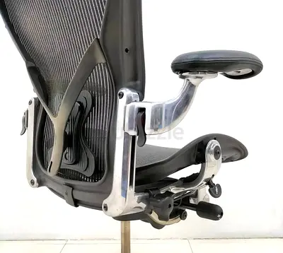 We are selling Herman Miller Aeron chair.good condition only little use.