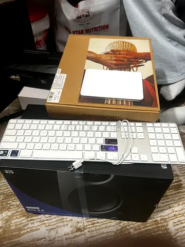 Wired Keyboard with wireless mouse (Apple Trackpad) white Color
