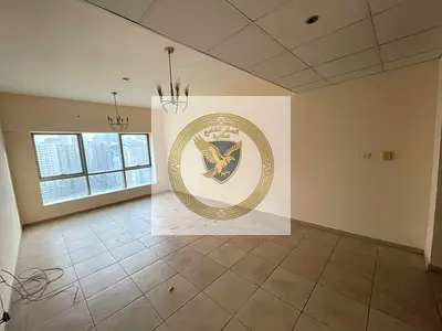 اجمل اطلالة لغرفة وصالة ماستر في اجمل ابراج الشارقة شامل كل الخادمات مع مطبخ كبير بتشطيب حديث مع موزع بين الغرف مساحات كبيرة