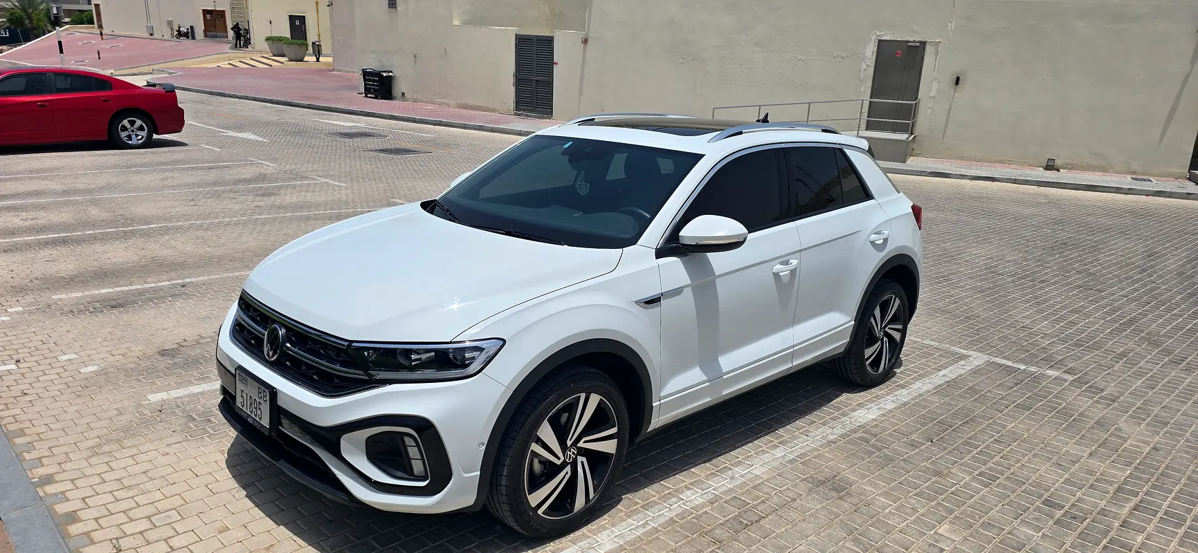 Volkswagen T-Roc 2024 — photo 1 of 11