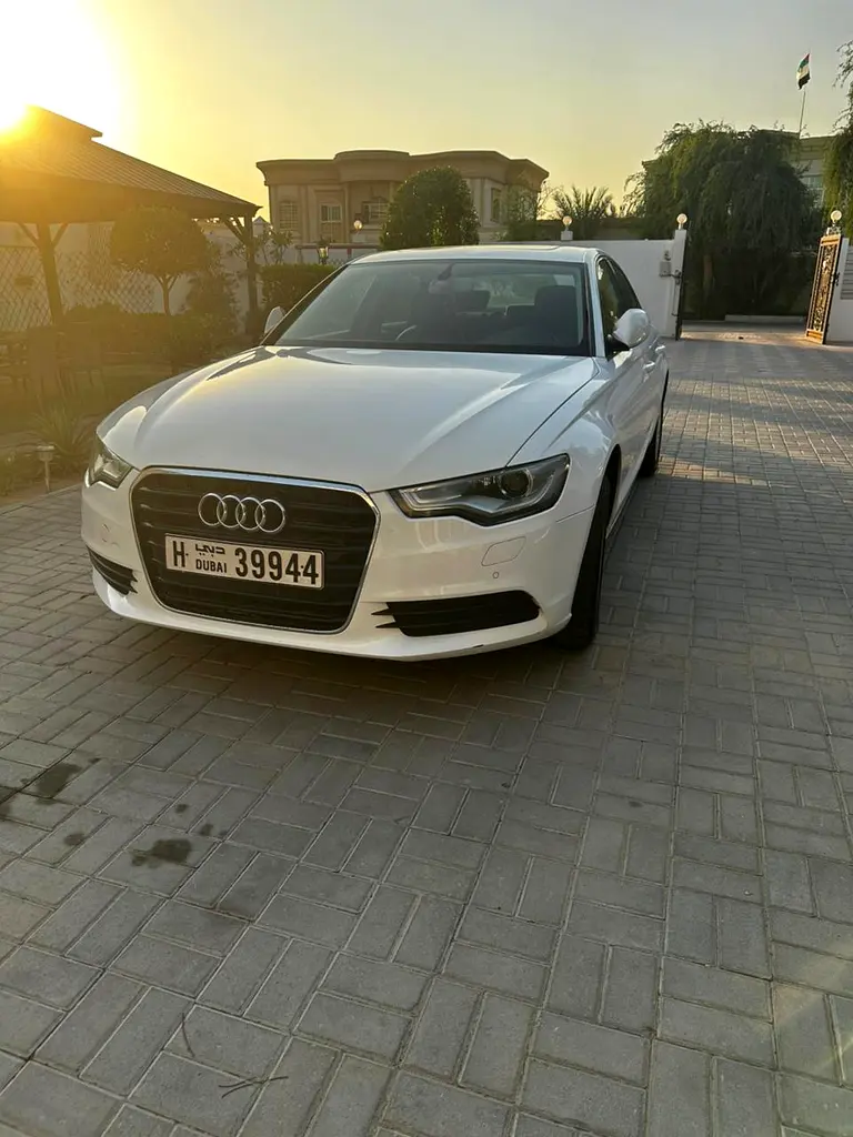 Audi A6 2012 — photo 1 of 10