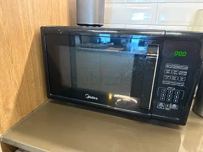 Midea Countertop Microwave - Good Working Condition