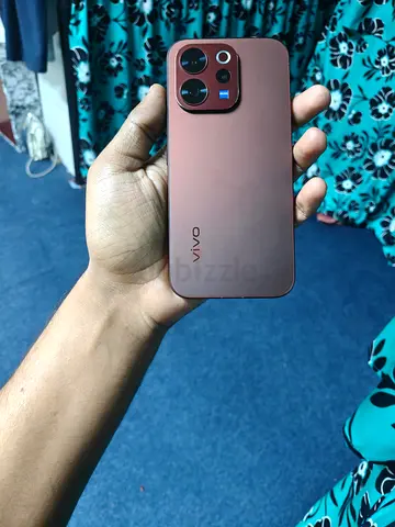 Vivo v70 512gb smartphone in good condition - rear view shown