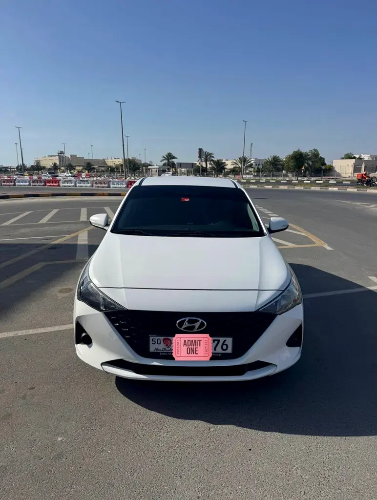 Hyundai Accent 2023 — photo 1 of 4