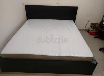 IKEA malam king‑size bed (180 × 200 cm) with 2 storage drawers and an IKEA mattress ✨