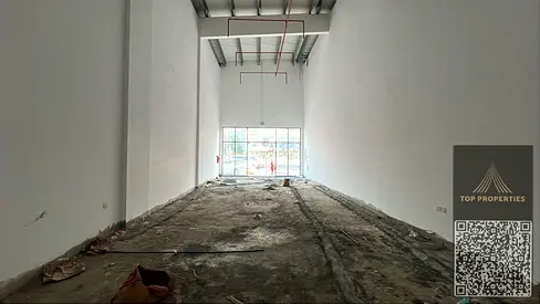 Commercial showroom for rent in the heart of Al Rashidiya, Ajman, on the main street, in a prime in