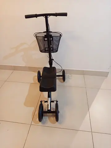 Knee scooter