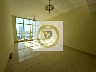 اجمل اطلالة بحرية علي كورنيش الخان ثلاث غرف وصالة مع ماستر باركن وجيم مسبح مجانا مطبخ كبير بغرفة خدامة داخلية تشطيب ممتاز مع موزع بين الغرف ومساحات كب