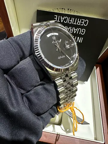 Mens Stainless Steel Automatic Watch with Black Dial (Like New)