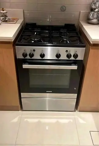 Siemens Stainless Steel Gas Cooker with Oven - Good Condition