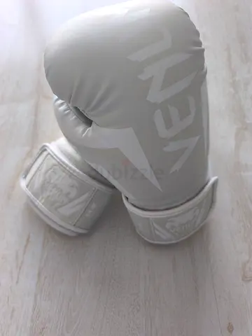 Venum Elite Boxing Gloves - White/White 14oz - HANDMADE IN THAILAND- Like new