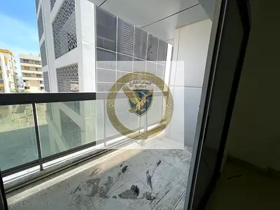 بلكونه اطلاله مفتوحه | مساحات كبيرة | خزائن بالحائط | موقع حيوي | سهوله الوصول لمدخل دبي | الصيانه مجانا علي مدار السنه