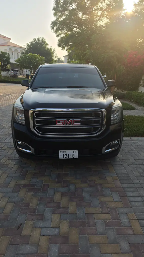 GMC Yukon 2015 — photo 1 of 6