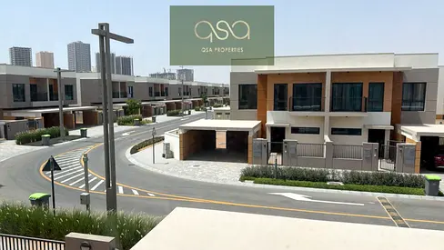 AZHA COMMUNITY/GATED COMMUNITY/BIG SWIMMING POOL/OWSM JYM/VILLA/TOWNHOUSE/THREE BEDROOM with MAID R