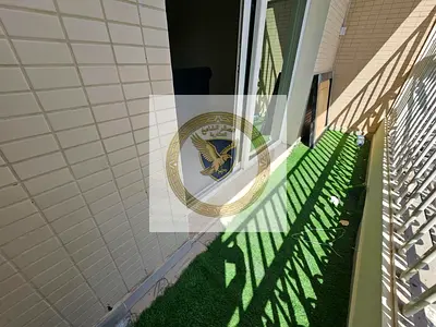 بسعر مميز شقة 3 غرف وصالة مع بلكونة غرفة خادمة مع باركن مجاناً تسهيلات في السداد تشطيب راقي موقع مميز سهل المخرج علي دبي