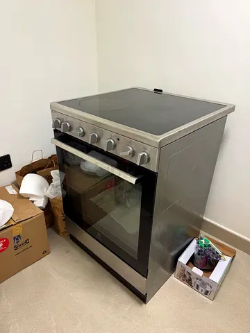 Oven with air fryer function Electrolux