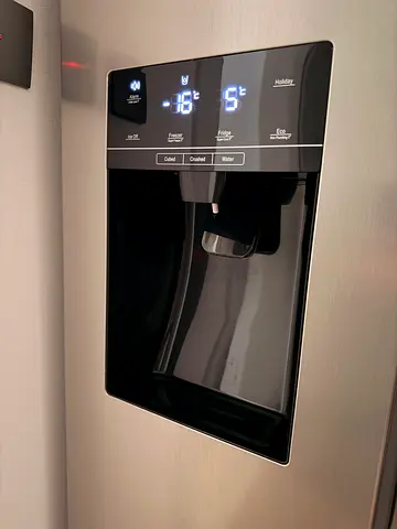 Stainless Steel Refrigerator with Water  Ice Dispenser (Door Panel View) Hoover HSB-K532-WS