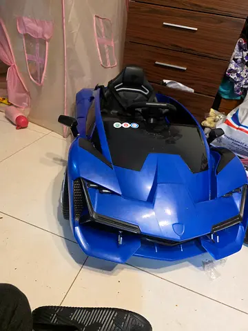 TOY CAR BATTERY OPERSTED