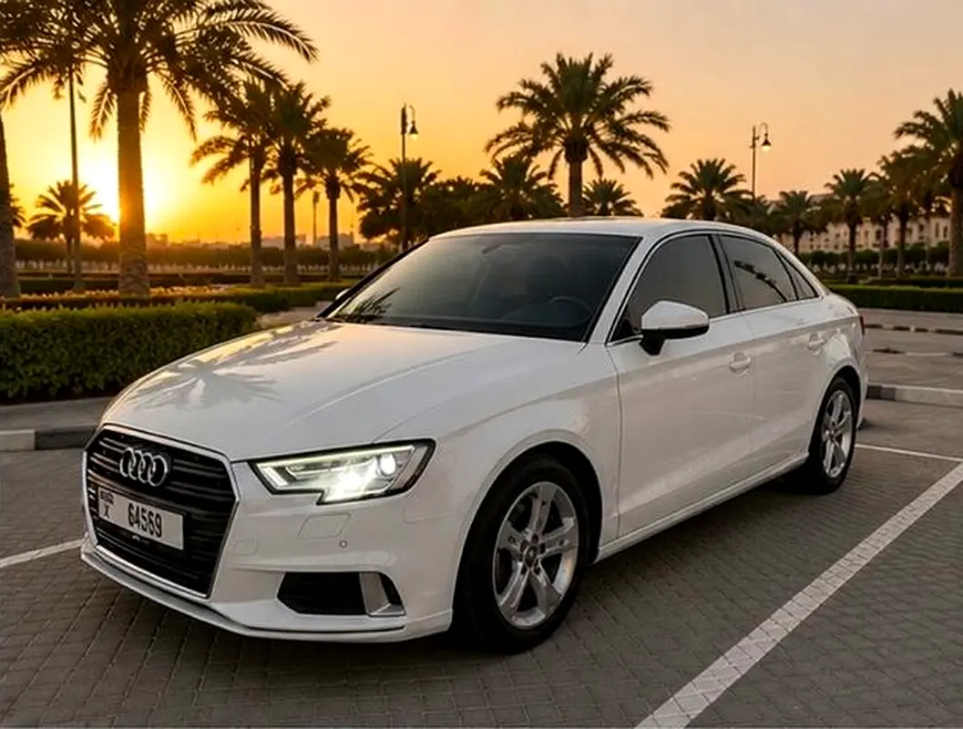 Audi A3 2018 — photo 1 of 12