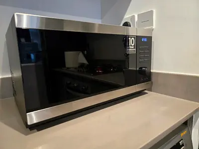 Samsung 32L Microwave Oven (MS32DG4504) - Like New / July 2024 Model