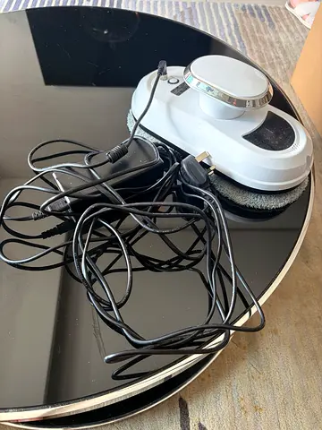 Electro vacuum cleaner for windows