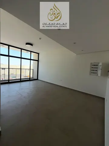 غرفتين وصاله اول ساكن 3 حمام مع خزائن مساحه كبيره غرف ماستر بالحليو