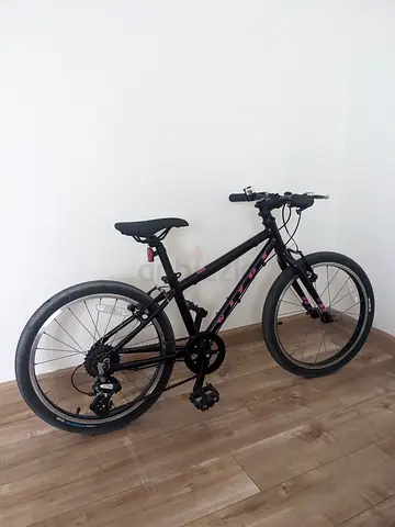 Girls Vetus 20 inch bike