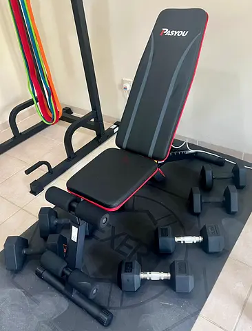 Adjustable PASYOU Workout Bench with Dumbbells and Bands