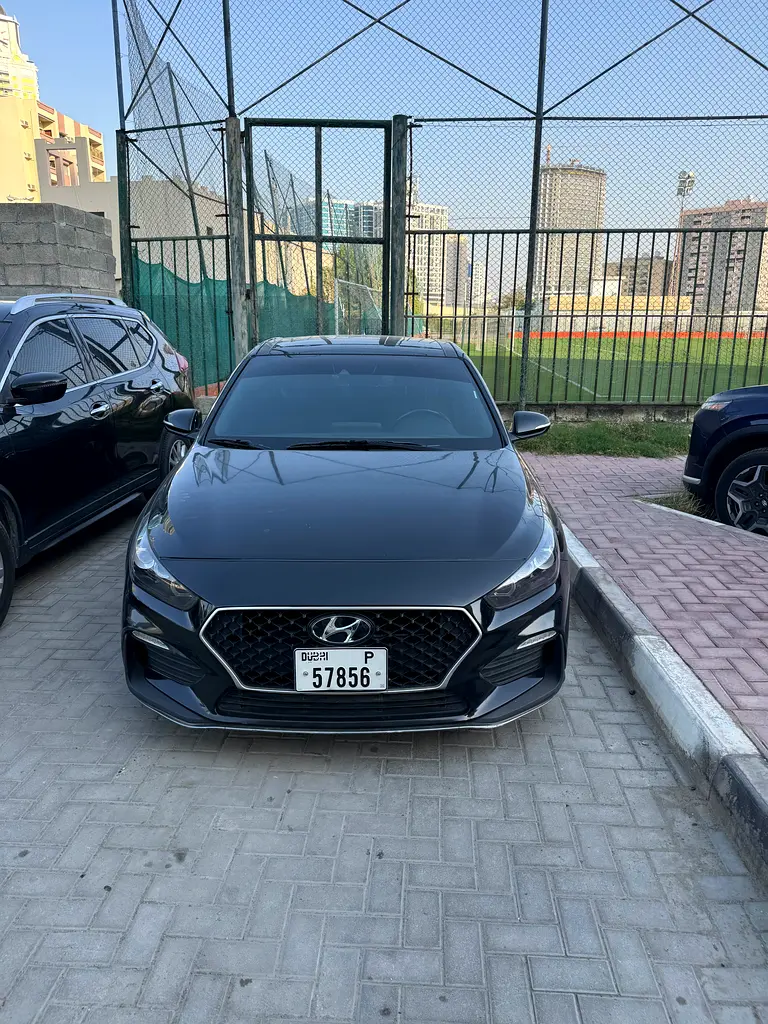 Hyundai Elantra 2020 — photo 1 of 13