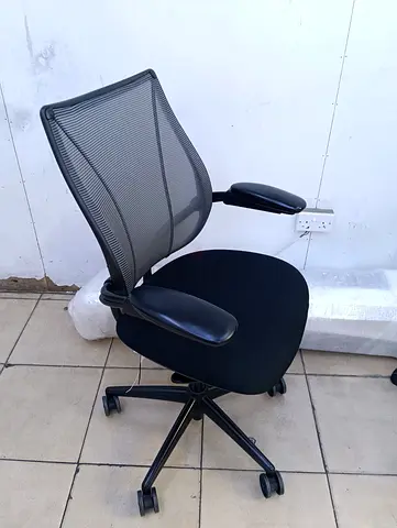 Selling Humanscale chair.good condition only little use